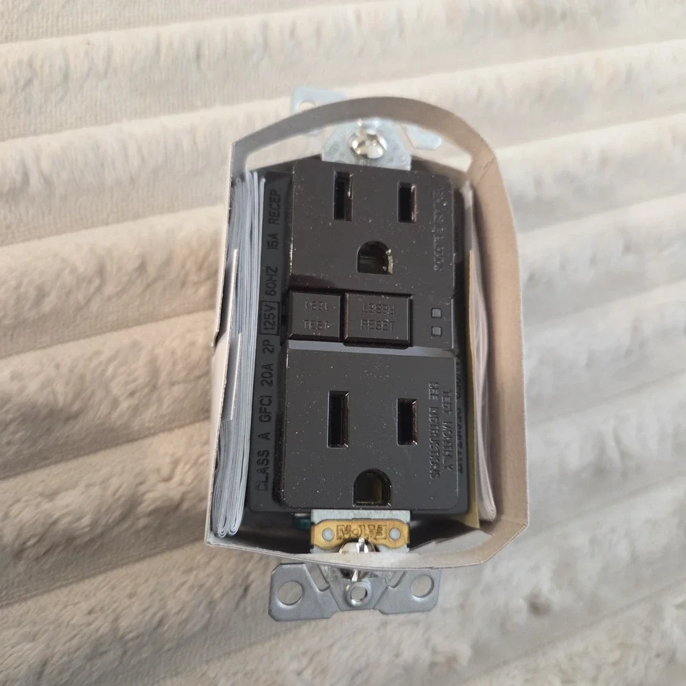 Eaton TRAFGF15LA-BX-LW GFCI Duplex Receptacle Outlet Eaton TRAFGF15